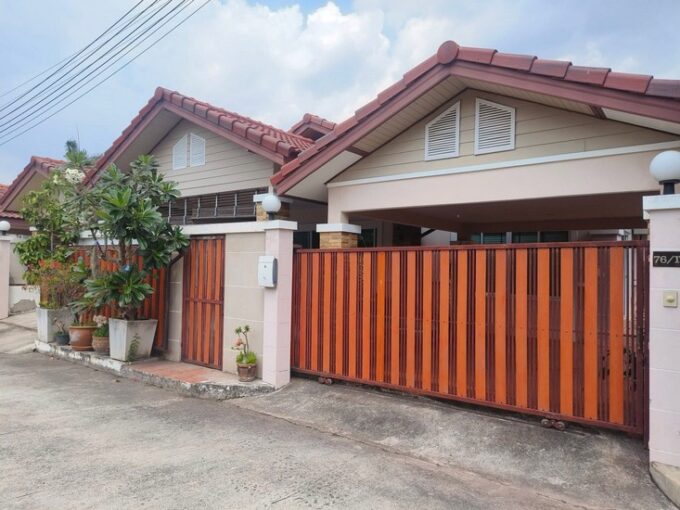 Detached house in Huay Yai for Sale below market price- located within a  safe and transquil developent , land size 64 square wah, 2bedrooms 2bathrooms