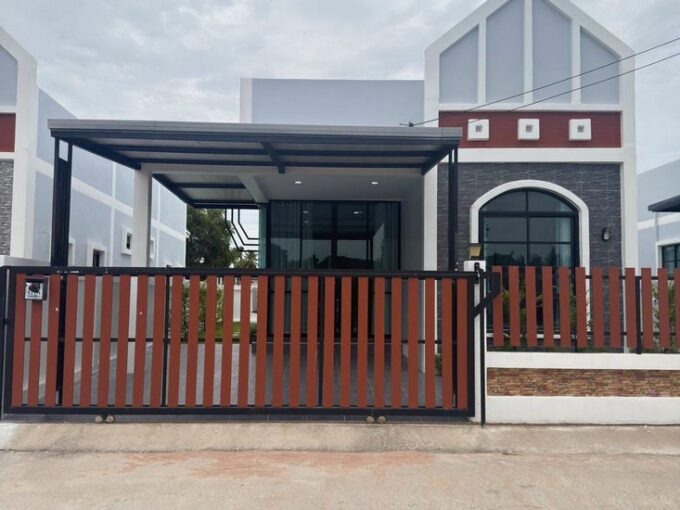 Recently constructed modern-style detached house located near HomePro Bang Saray and Bang Saray Beach. Offered at a competitive price. Features include 2 bedrooms and 2 bathrooms