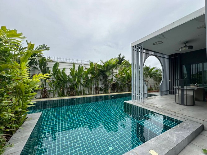 Patta Define House with private swimming pool for Sale