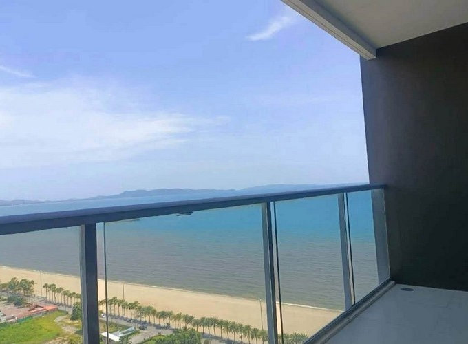 Aeras Beachfront Condominium on Jomtien Beach Road for Sale